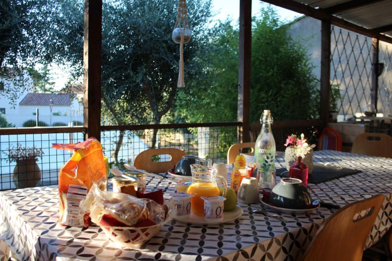 Philippe & Marie, A Louer Petite Chambre Chez L'Habitant Avec Terrasse Dans Villa, Au Pied Du Luberon Cucuron Exteriér fotografie