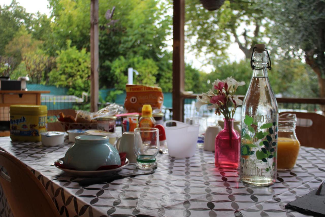 Philippe & Marie, A Louer Petite Chambre Chez L'Habitant Avec Terrasse Dans Villa, Au Pied Du Luberon Cucuron Exteriér fotografie
