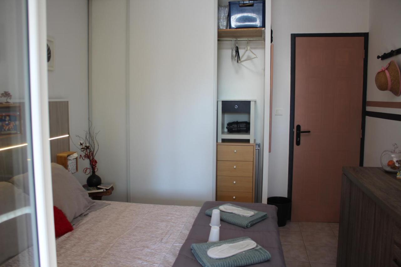 Philippe & Marie, A Louer Petite Chambre Chez L'Habitant Avec Terrasse Dans Villa, Au Pied Du Luberon Cucuron Exteriér fotografie